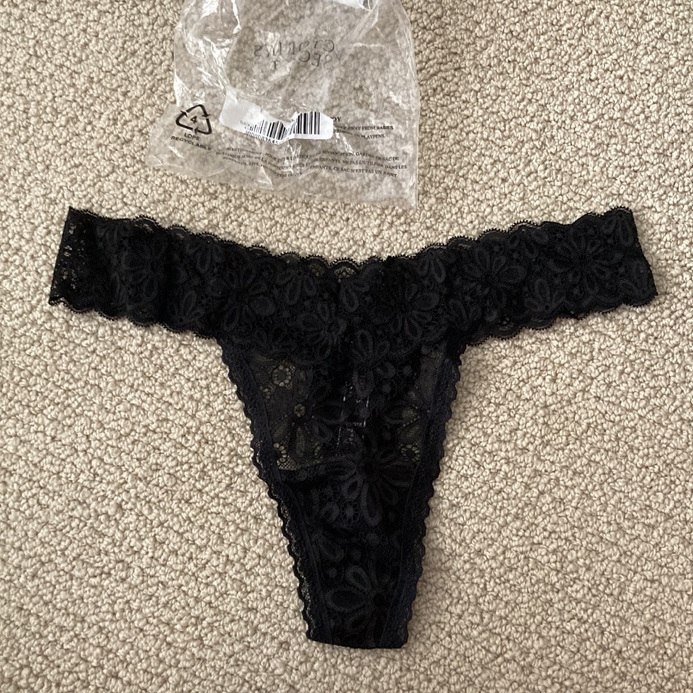 NEW Victoria’s Secret Floral Lacy Sheer Thong Lingerie Black Medium Panties NWT